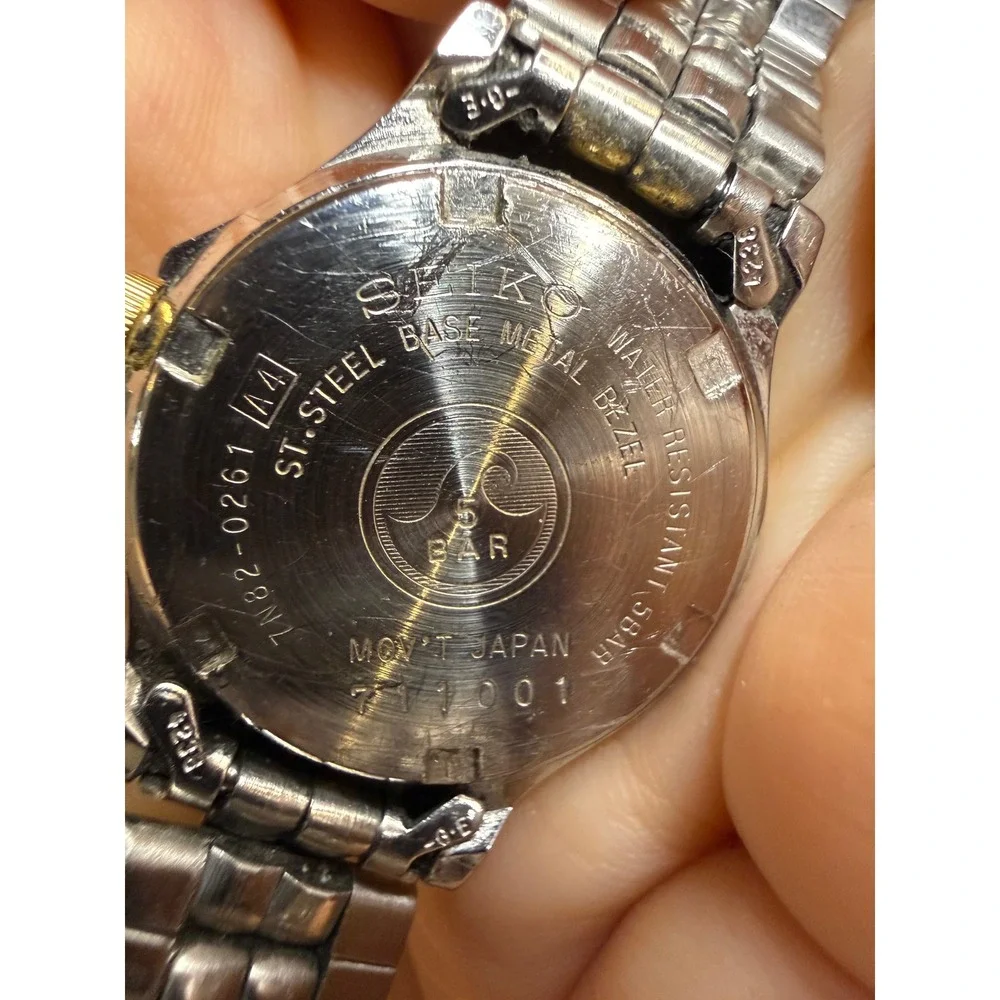 Seiko Quartz 50 Two Tone Watch 7N82-0261 Silver Gold Date Stainless Steel 25mm